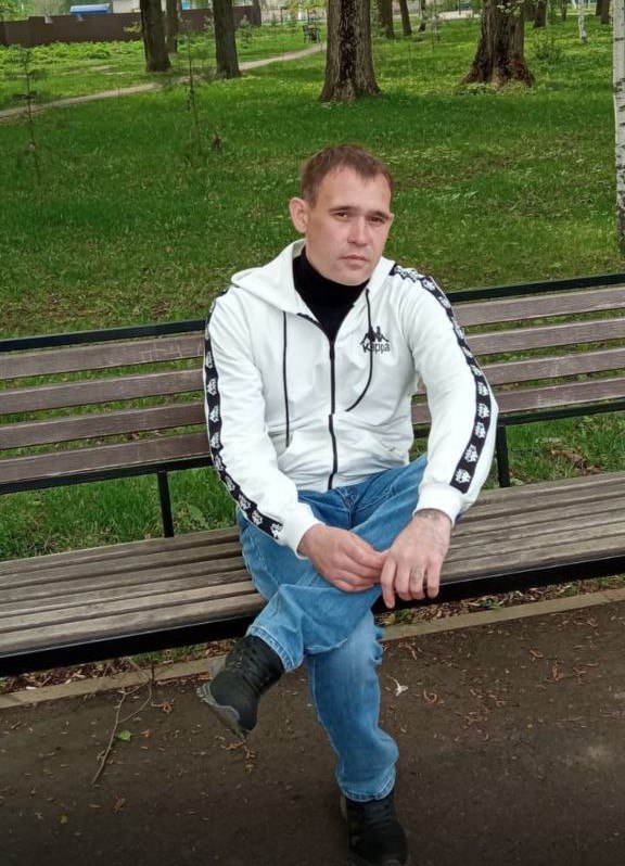 Внимание Устанавливается местонахождение без вести пропавшего Мурзаева Сергея Николаевича Отделом полиции 3 УМВД России по го Саранск устанавливается местонахождение без вести пропавшего Мурзаева Сергея Николаевича 1990 года рождения жителя г Саранск 23 сентября мужчина с ушел Юго западной полосы г Саранска и до настоящего времени о нем ничего не известно Приметы рост 175 см худощавого телосложения волосы русые короткие глаза каре зеленые Был одет темно синяя куртка с коричневыми вставками темно зеленая футболка штаны зеленого цвета кроссовки черного цвета Всем кто располагает информацией о местонахождении разыскиваемого просим сообщить по телефонам 8 8342 29 90 02 89279744885 или 102 МВДРоссии МВДМордовии МВД13 Розыск РаботаетПолиция