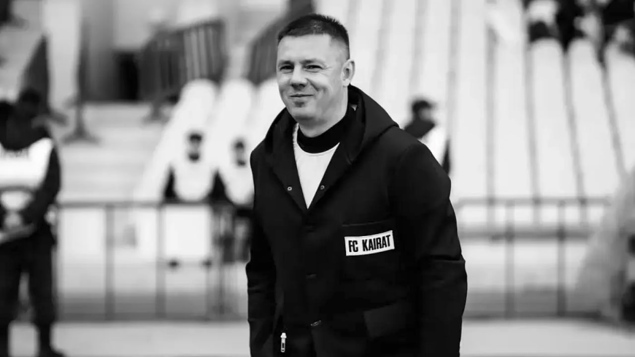 Кирилл Кекер возглавивший Кайрат после отставки Курбана Бердыева в июне 2022 года скоропостижно скончался в возрасте 46 лет Причины смерти не сообщаются В последнее время специалист тренировал юношескую сборную Казахстана U19 Кайрат он покинул в апреле 2024 го