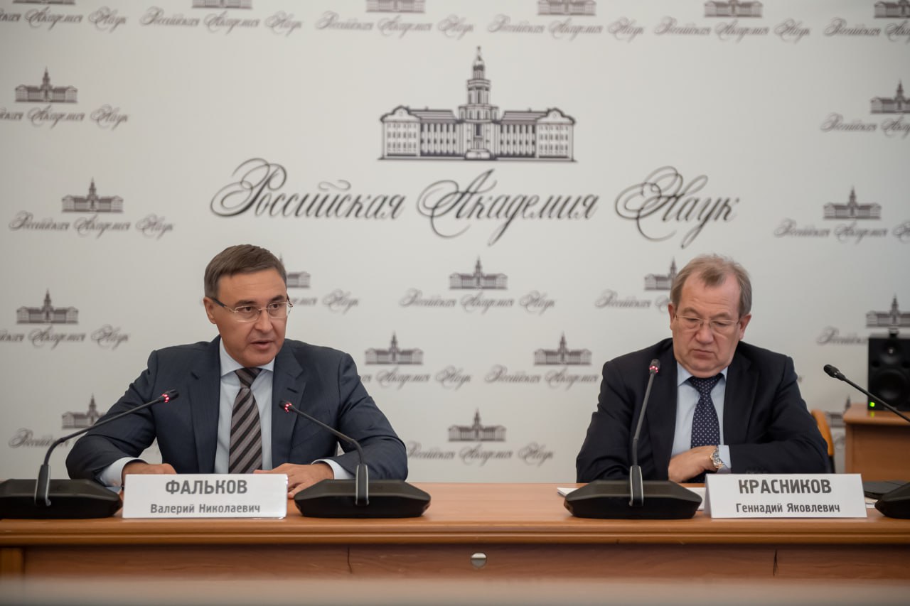 Валерий Фальков поздравил президента РАН Геннадия Красникова с присвоением почетного звания Героя Труда Российской Федерации Новости Новости Министерства Соответствующий Указ Президент России Владимир Путин подписал 21 августа