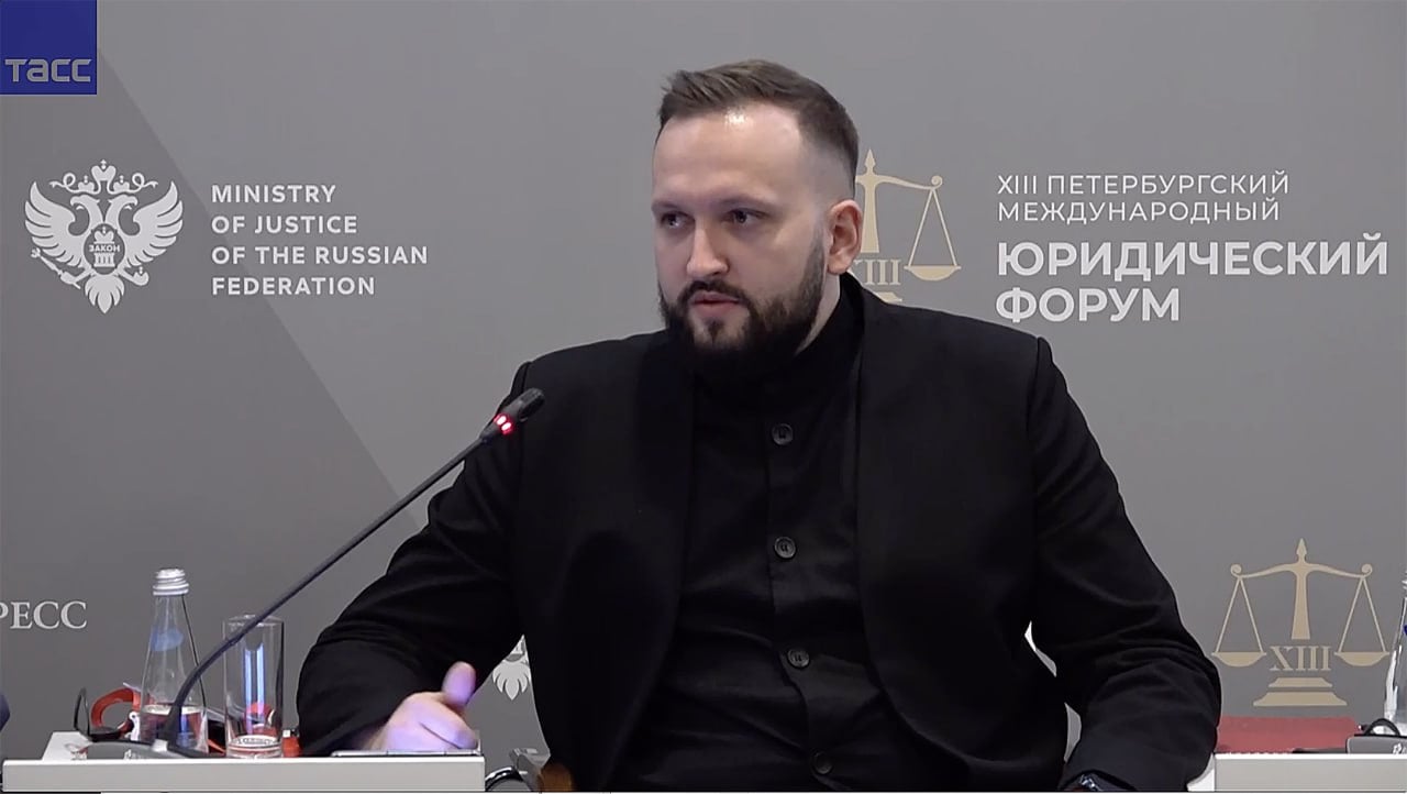 Количество уникальных фейков в России в 2025 году выросло на 9% — GFCN Однако число копий фейков снизилось на 42%, что говорит о повышении эффективности борьбы с недостоверной информацией. Об этом свидетельствуют данные исследования Международной ассоциации по фактчекингу Global Fact-сhecking Network GFCN , озвученные сегодня на Петербургском международном юридическом форуме. Одна из заметных тенденций — использование искусственного интеллекта для создания и распространения дезинформации, что очень опасно в условиях информационной войны, отметил начальник управления по противодействию недостоверной информации АНО «Диалог Регионы» Сергей Маклаков. По его словам, для для борьбы с фейками важно привлекать и пользователей, и международные организации: «Для этого АНО «Диалог Регионы» совместно с ТАСС создали Global Fact-сhecking Network, к которой присоединились уже более 50 экспертов из разных стран». Главное — здесь. Подписывайтесь!
