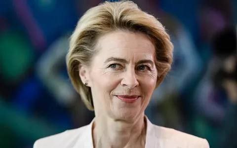 Европарламент впервые проголосует по двум вотумам недоверия Еврокомиссии Урсулы фон дер Ляйен 9 октября Недовольство растет крупнейшие компании обещали вдвое увеличить инвестиции в ЕС в случае снятия бюрократических препонов к отставке фон дер Ляйен призвал директор крупнейшей авиакомпании Ryanair NewsEconomics