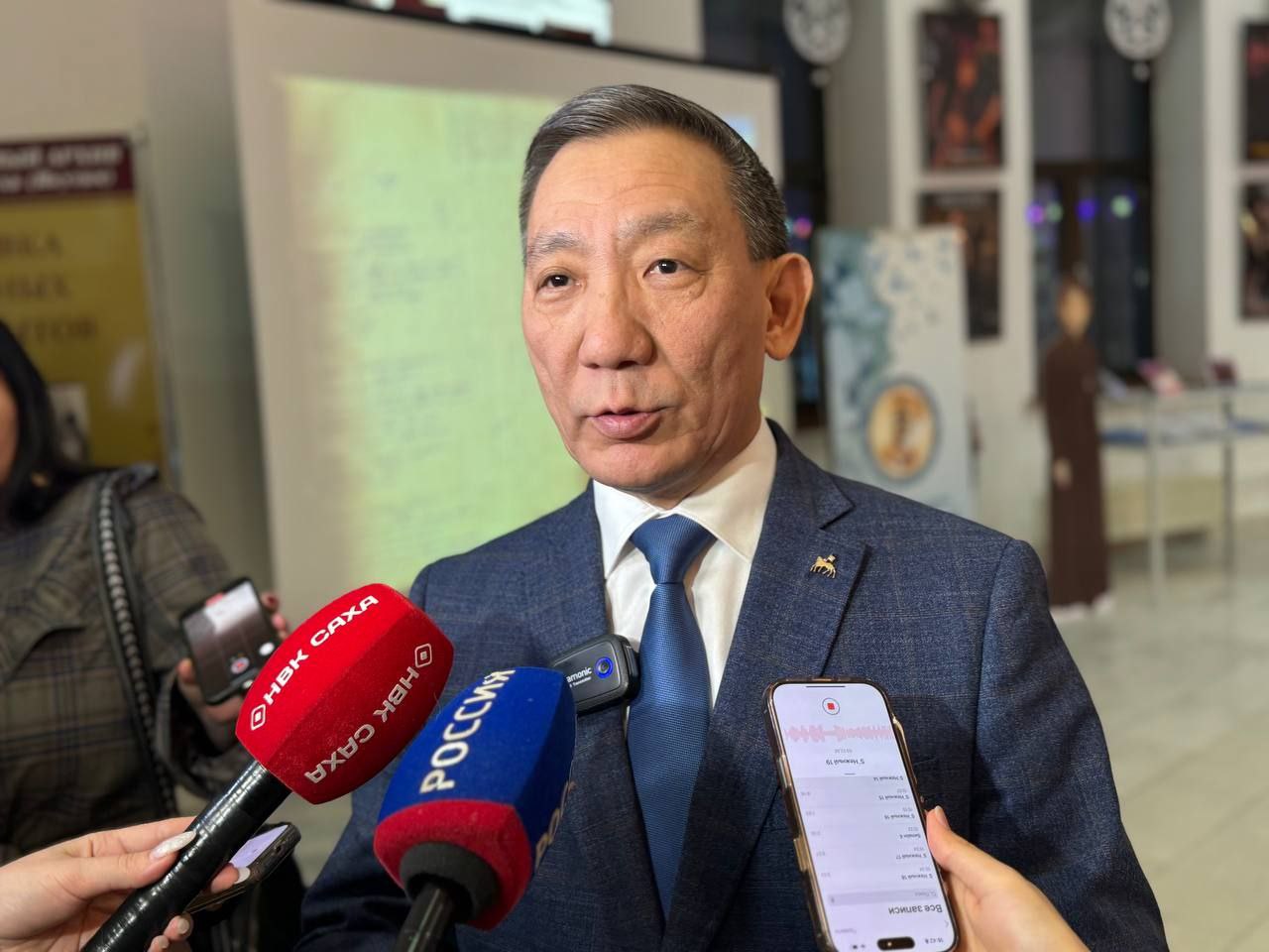 В Республике Саха Якутия официально стартовал Год культуры Торжественное мероприятие проходит в Саха академическом театре имени П А Ойунского в день основания Якутского национального театра что придало событию особый символизм Как отметил министр культуры и духовного развития Якутии Афанасий Ноев Год культуры в республике начинается в знаковый для всей страны период в Год единства народов РФ объявленный Президентом России Подробнее ulusmedia Читайте нас в MAX