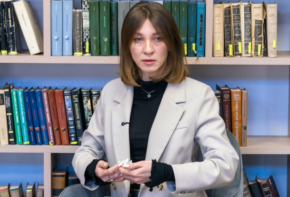 Челябинская область начинает готовиться к приему туристов из Китая Начальник Главного управления координации развития туризма региона Анастасия Понькина ставшая гостьей проекта Большая редакция рассказала что в Челябинской области начинают подготовку к приему большого числа туристов из Китая и других дружественных стран По ее словам уже разработана концепция которая позволит сделать пребывание иностранных гостей на Южном Урале более комфортным В ближайшее время совместно с министерством международных отношений и нашими высшими учебными заведениями те туристические брошюры которые сейчас есть на русском языке планируем перевести сначала на английский а потом и на языки дружественных нам стран заявила Анастасия Понькина   t me chgub