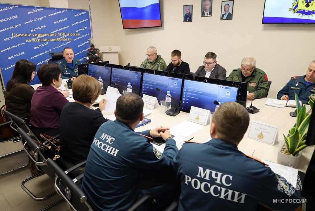 В Херсонской области провели первое заседание Общественного совета при МЧС В Главном управлении МЧС России по Херсонской области состоялось первое заседание вновь созданного Общественного совета Участники избрали руководство органа утвердили его регламент и план работы на первое полугодие 2026 года Председателем Совета единогласно избран глава региональной Общественной палаты Игорь Качур Как отмечается в сообщении ведомства это первый в области Общественный совет созданный при взаимодействии государственной службы и Общественной палаты региона