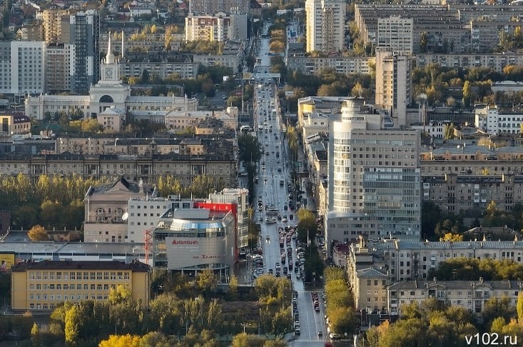 Волгоградцы стали массово отказываться от дорогой ипотеки  Прирост обязательств жителей региона по ипотеке значительно замедлился – до 9,3%, тогда как годом ранее он составлял 30,8%. Такие данные, как передает V102.RU, озвучило Отделение Волгоград Южного ГУ Банка России.  Специалисты фиксируют, что жители Волгоградской области охладевают к кредитам в целом.