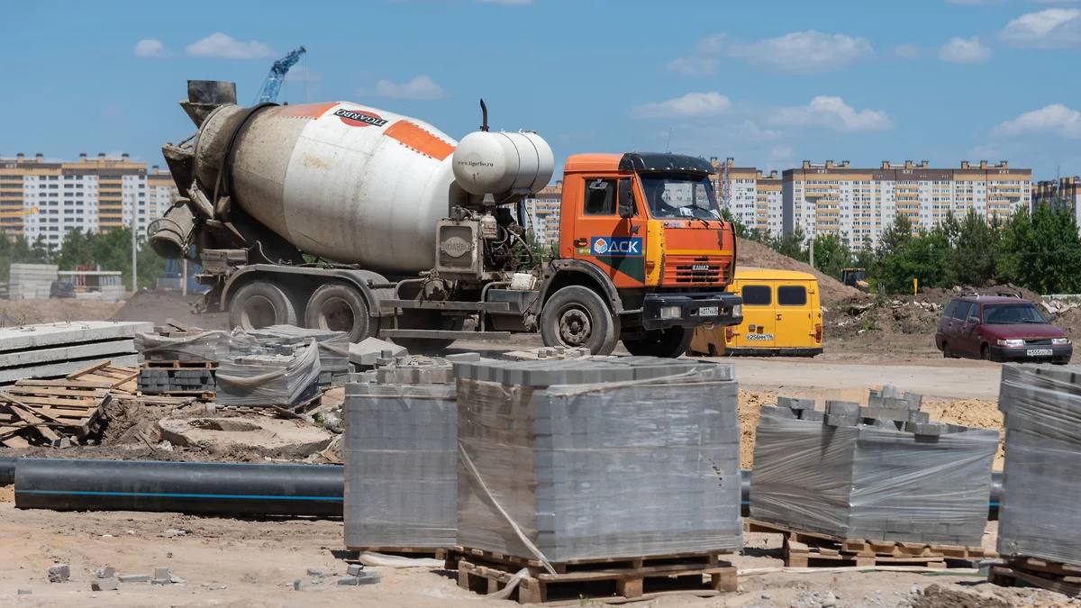 Новороссийский бетон попал в Книгу рекордов России  Новороссийский бетон вошел в Книгу рекордов России как самый прочный в стране.  Как сообщил глава города Андрей Кравченко, по итогам экспертизы в независимой лаборатории формула бетона получила оценку в 116% от заявленной марки М1000.  Фото: Игорь Елисеев, Коммерсантъ      Подписывайтесь на «Ъ»Кубань-Адыгея-Крым