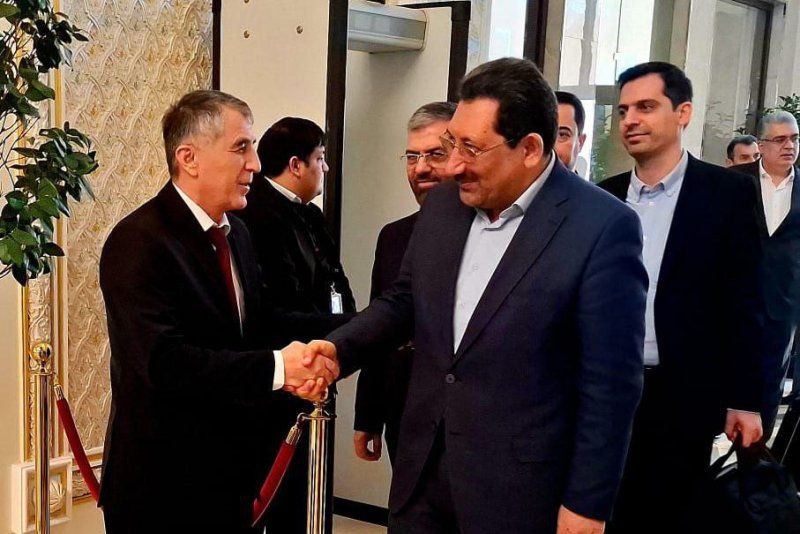 Таджикистан и Иран укрепляют сотрудничество в промышленности Глава Минпрома ИРИ Сайид Мухаммад Аттабак прибыл в РТ для налаживания партнерства в области производства торговли и горнодобывающей отрасли сообщает министерство РТ Страна также планирует укрепить связи с таджикскими предпринимателями и инвесторами Читать SputnikТj в MAX