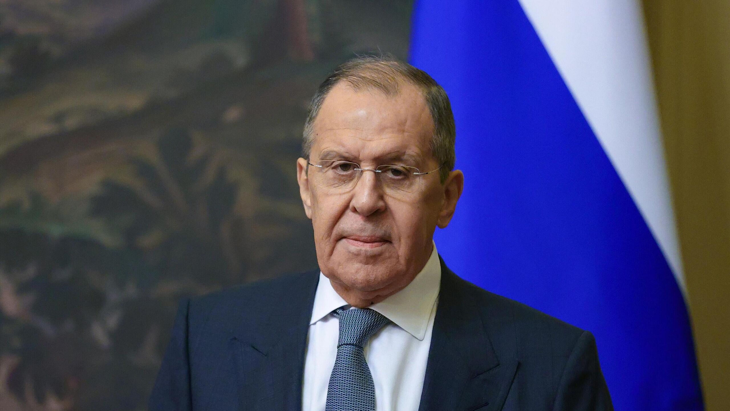 Глава МИД РФ Сергей Лавров заявил, что ему хотелось бы отдохнуть на озере Иссык-Куль в Киргизии, сожалея, что придется работать.