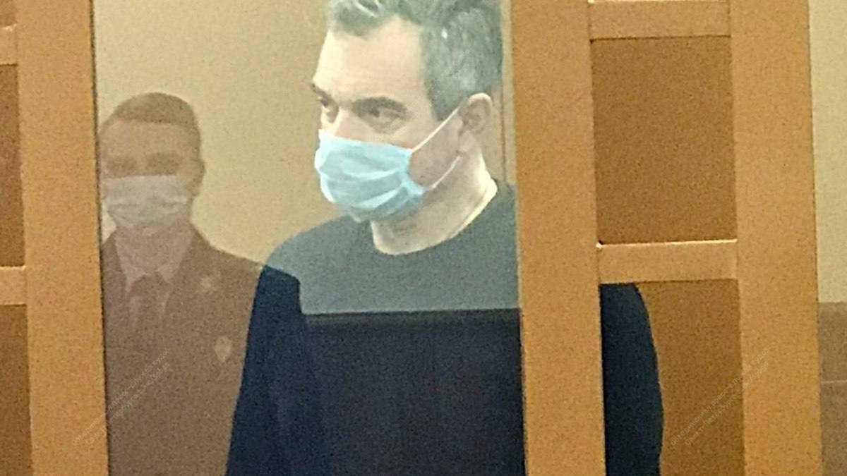 У экс-замначальника ГУФСИН Петербурга Сергея Мойсеенко изъяли имущество на 100 млн рублей.  В такую сумму было оценено имущество Моисеенко, приобретенное им в России. Ещё активы на сумму €1,2 млн были выявлены за рубежом.  Среди изъятого имущества значатся восемь земельных участков, два дома, баня в Ленинградской области, доли нежилого здания и участка в Калининградской области, два земельных участка, жилой дом и апартаменты в Испании. Конфискованы автомобили Toyota Land Cruiser и Jaguar XTYPE, взысканы денежные средства в размере более 17 млн руб., эквивалентные стоимости нескольких автомобилей и мотоциклов Harley-Davidson.  Сейчас Мойсеенко отбывает 18-летний срок. В 2020 году его приговорили к 15 годам лишения свободы, признав виновным в подстрекательстве к убийству куратора строительства крупнейшего СИЗО в Европе «Кресты» Николая Чернова. Поводом для этого стало то, что Мойсеенко узнал, что Чернов собирает документы об ошибках и хищениях, допущенных при строительстве «Крестов».