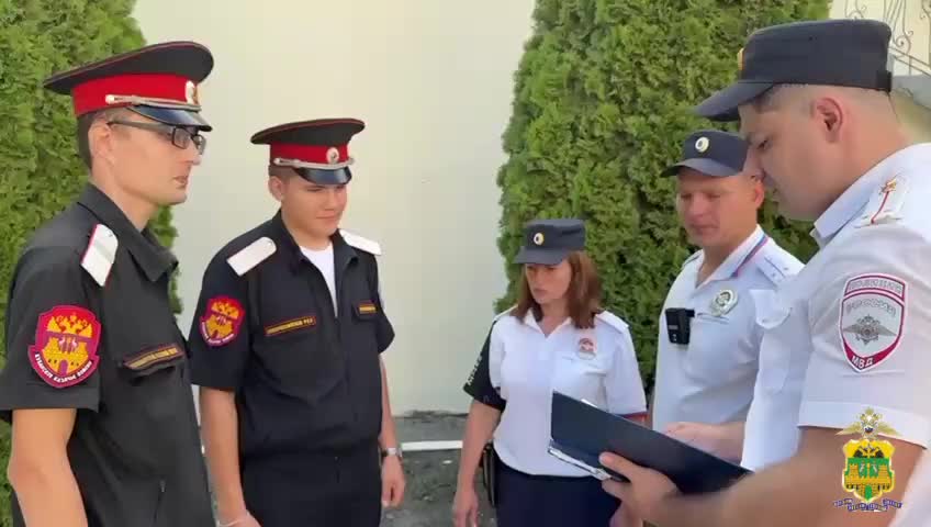 Казаки и полиция совместно обеспечивают безопасность в Новороссийске в рамках операции Курорт 2025