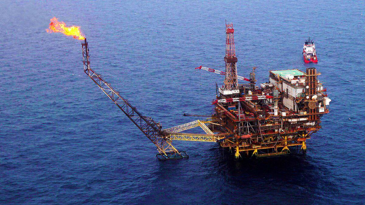 ДНР ищет инвестора для разработки промышленных запасов газа в Азовском море "Мы вместе с Роснедрами, с профильными институтами камерально изучали, определили потенциал, скажем так, наличия углеводородов в Азовском море, он есть", – заявил вице-премьер ДНР Ежиков. По его словам, сейчас ведутся переговорные процессы с теми, кто мог бы быть заинтересован в разработке этих месторождений, конкретных решений пока нет. Подписаться