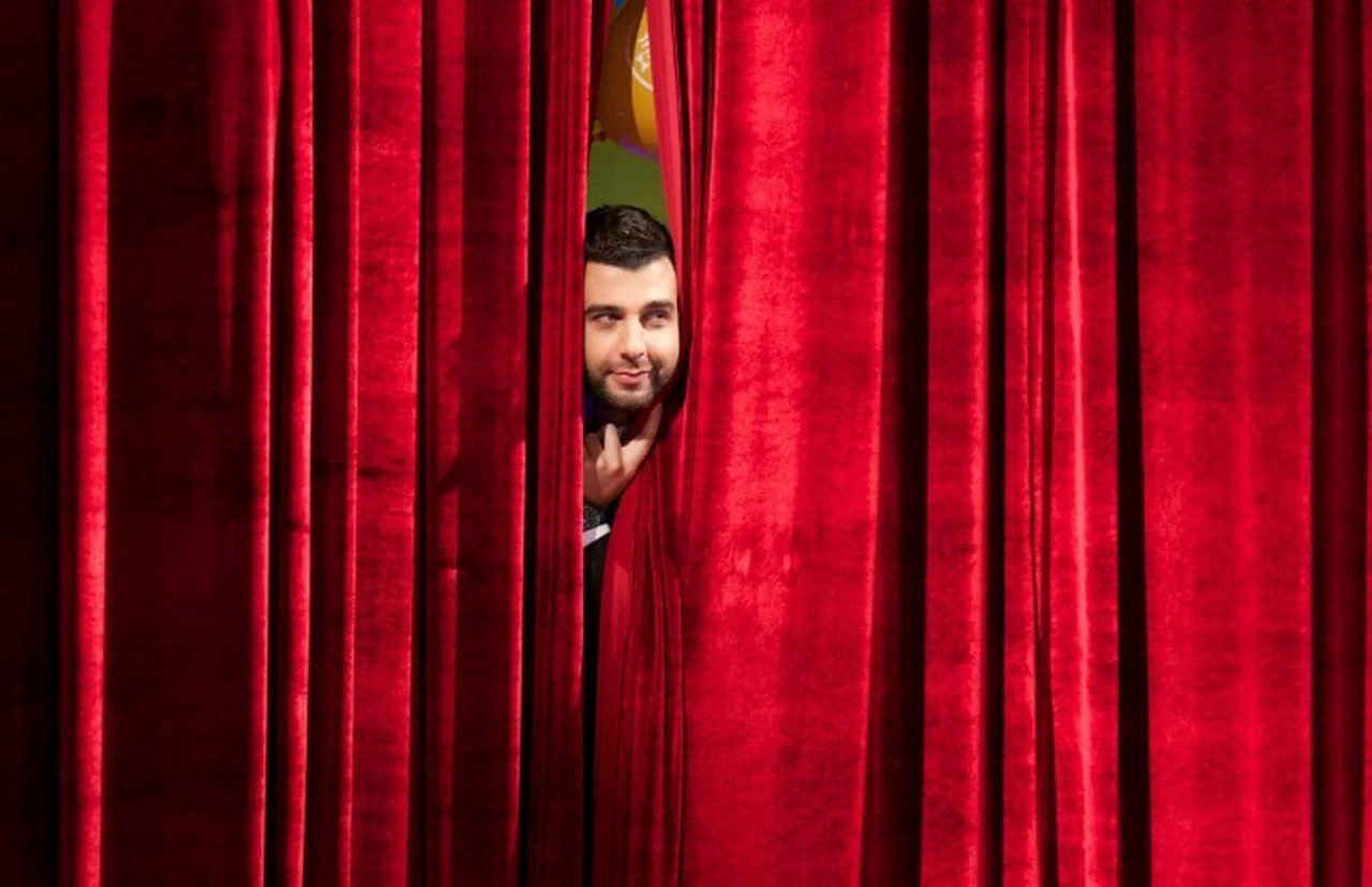 Песков поставил точку в истории с возвращением Урганта В Кремле не слышали о попытках вернуть шоумена в эфир Дмитрий Песков прокомментировал журналистам РБК статью The New York Times максимально лаконично никаких просьб от видных россиян к президенту по его словам не поступало Мне об этом ничего не известно ответил пресс секретарь фактически сведя громкую зарубежную заметку к уровню слухов Похоже возвращение Урганта пока существует лишь в заголовках иностранных СМИ Подпишитесь на Абзац TG VK Дзен MAX Rutube