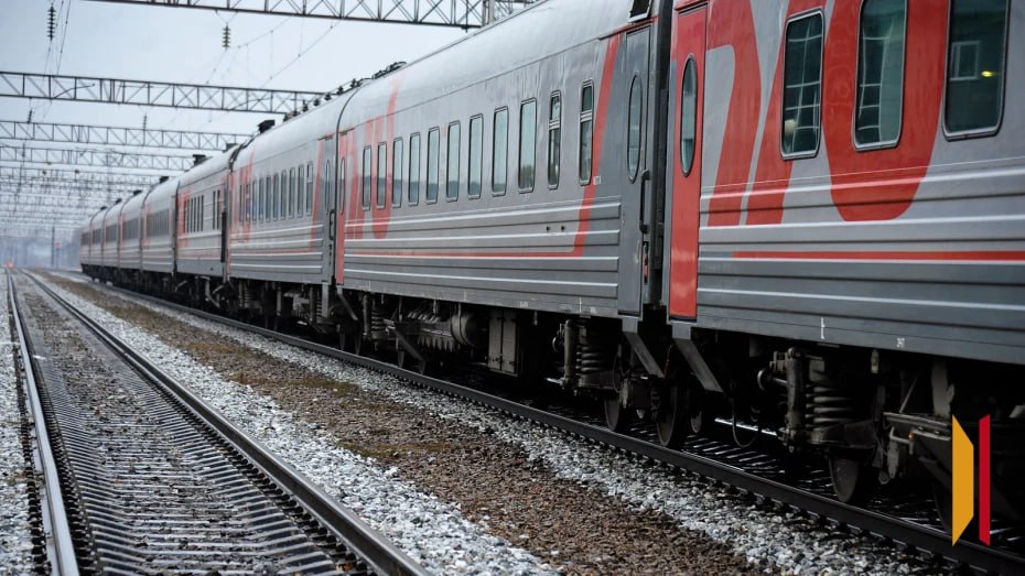 Задерживаются четыре поезда проходящих через Воронежскую область По направлению в Крым на полчаса задерживается поезд 92 Москва Севастополь По направлению из Крыма задерживаются поезда 196 Симферополь Москва на 5 5 часа 092 Севастополь Москва на 6 часов 075 Симферополь Омск на 4 часа Время задержки составляет до шести часов Подписывайтесь на канал РИА Воронеж в Max