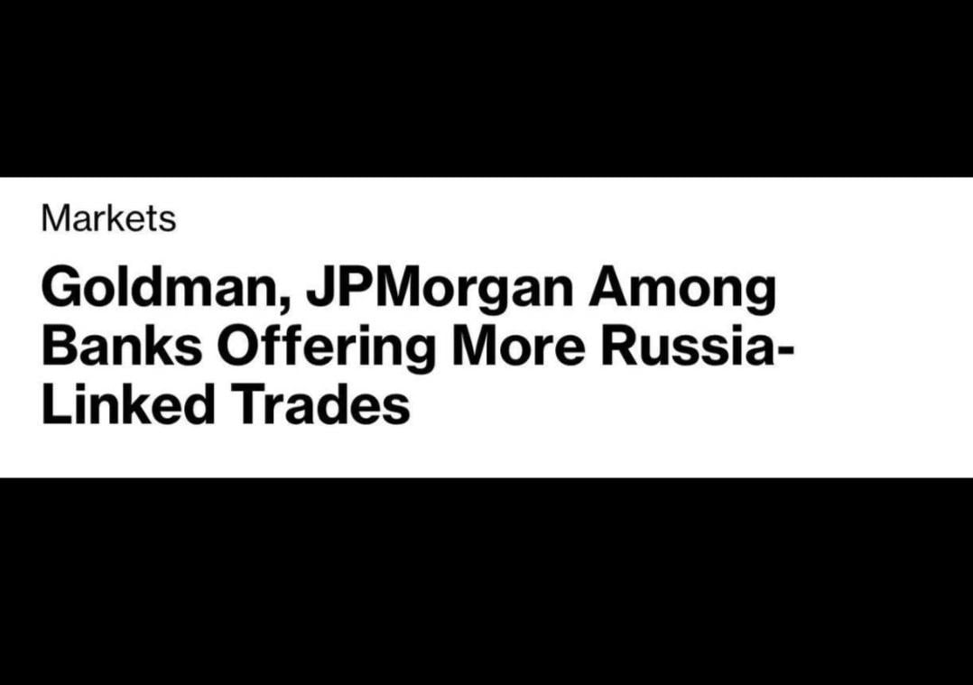 Это мощный сигнал!  Goldman Sachs и JPMorgan стали предлагать активы с привязкой к рублю на фоне потеплений в отношениях США и России, пишет Bloomberg.  Эти контракты, называемые беспоставочными форвардами  NDF , позволяют трейдерам зарабатывать на росте стоимости рубля, который подскочил на 20% в этом году. Ими перестали торговать в 2022 году.   Крупнейшие инвестбанки Штатов ставят на рост российской валюты. С начала года она уже укрепилась к доллару на 20%.