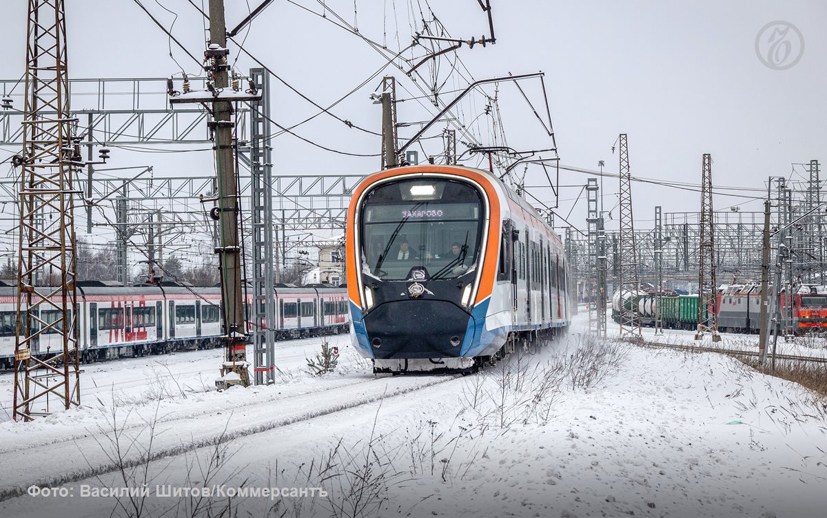 Интервал движения поездов между Москвой и соседними регионами сократится к 2030 году проект по ускорению движения электричек будет выполнен в два этапа рассказал мэр Москвы Сергей Собянин До 2030 года власти обещают пустить новые поезда во Владимир Иваново Смоленск и Ярославль до 2035 года в Кострому Тверь и Рязань Планируется что электрички будут ходить раз в 20 30 минут без привязки к конкретному расписанию как в метро или МЦД Подписывайтесь на Ъ в Telegram в MAX Оставляйте бусты
