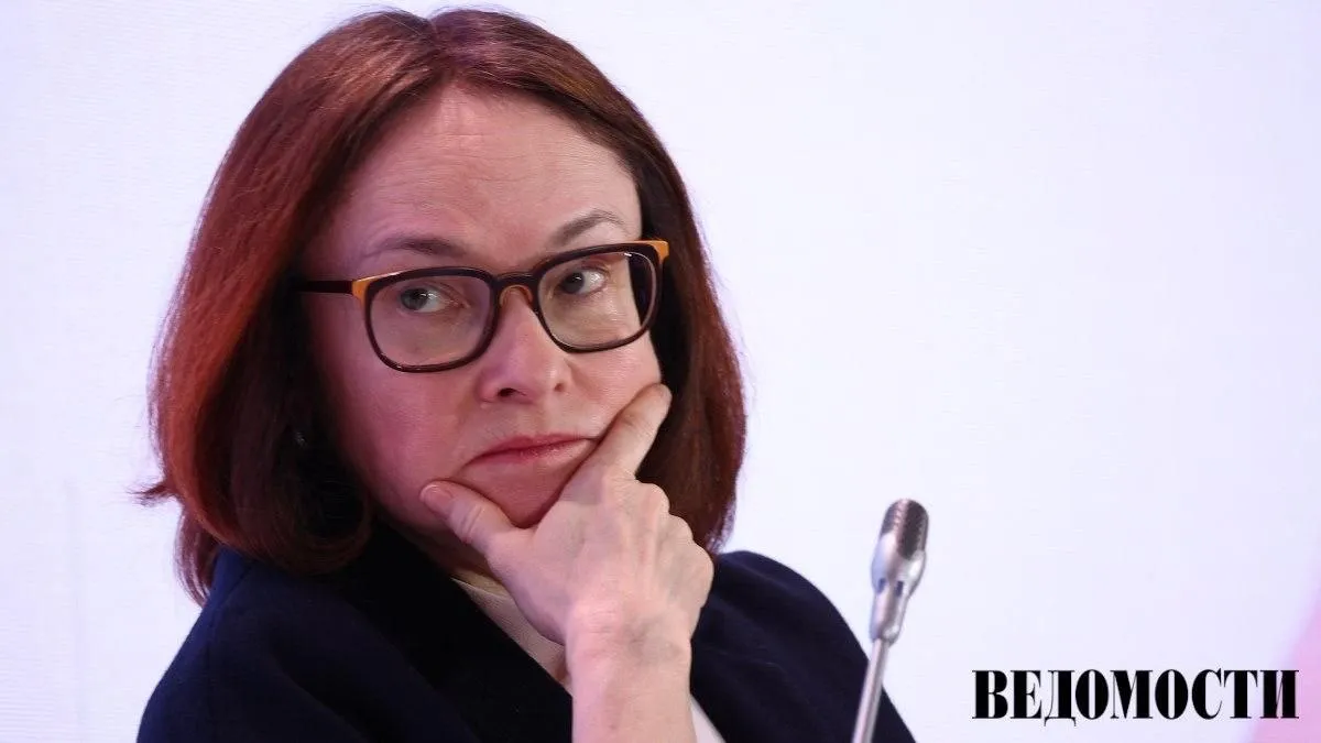 Снижение ключевой ставки не приведет к буму IPO в России заявила глава ЦБ Эльвира Набиуллина Не нужно кормить себя иллюзиями что когда мы снизим ключевую ставку у нас будет бум IPO Вряд ли будет сказала Набиуллина на Альфа саммите По ее словам для размещений существуют барьеры другого рода Ранее гендиректор Солид инвестиций Павел Гоцев обозначил ключевой проблемой в развитии российского рынка IPO недостаточное внимание к интересам инвесторов По его данным в 2022 2026 годах из новых размещений 19 эмитентов показали отрицательную динамику тогда как только 11 положительную Max Telegram Рассылка Приложение для iOS Android