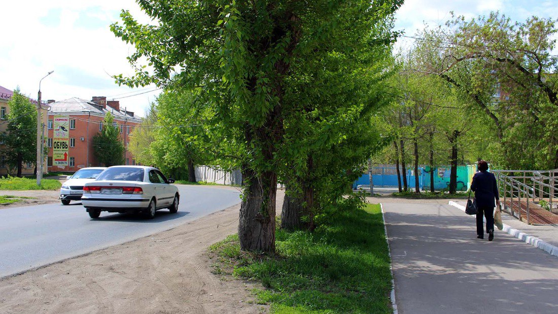Новосибирск станет зеленее: в 2025 году высадят 10 тысяч деревьев В городе масштабно обновят зелёные зоны — на озеленение шести территорий выделят 22,6 млн рублей. «В этом году в Новосибирске высадят более 10 тысяч деревьев и кустарников, в том числе 210 рябин на бульваре Красного проспекта», — ранее заявил мэр города Максим Кудрявцев в своём телеграм-канале. Где ждать преображения: улицы Красина и Урицкого; бульвар Красного проспекта от Ядринцевской до Крылова ; скверы Героев Донбасса, Екатерины Филимоновой и «13 трамвай». Как отметил мэр Кудрявцев, это только начало большой программы по озеленению города. Список территорий может расшириться!