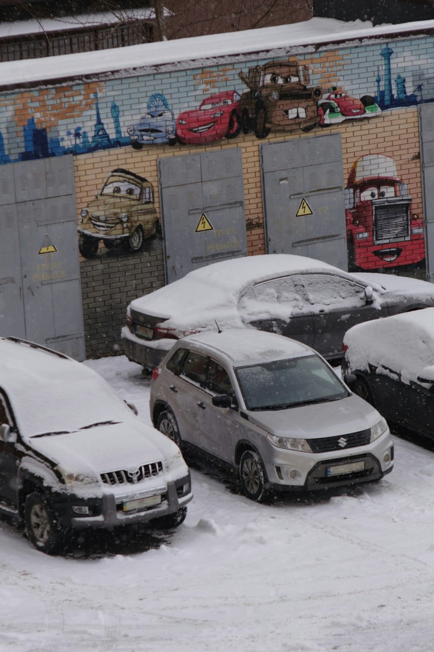 Рынок автокредитования в октябре упал почти на треть  По итогам октября сегмент автокредитования показал наибольшее снижение в объеме выдач, упав за месяц на 32,4%, до 167,7 млрд рублей, следует из предварительной оценки объема выданных кредитов Frank RG. Снижение зафиксировано и в количественном выражении, где число выданных кредитов уменьшилось на 28,9%, до 122,5 тысяч. Средний чек по этому виду кредитов был на уровне 1,37 млн рублей  -4,9% .   Рынок автокредитов неожиданно «провалился» глубже ожиданий, говорит независимый эксперт Дмитрий Тарасов. По его мнению, это может быть связано как с ужесточением банками ограничений, так и быстрым ростом цен на автомобили.     Читайте подробнее на сайте