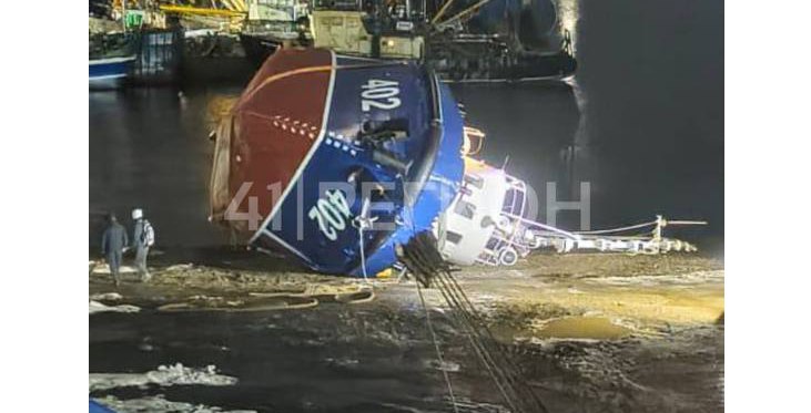 В столице Камчатки в районе пирса на СРВ завалилось на бок судно В Петропавловске Камчатском при попытке подъема из воды завалилось на бок судно Инцидент произошел накануне вечером в районе пирса на СРВ расположенного в Ленинском районе города Нажмите для подробностей kam24 ru news main 20251107 122399 html utm source telegram utm medium messenger