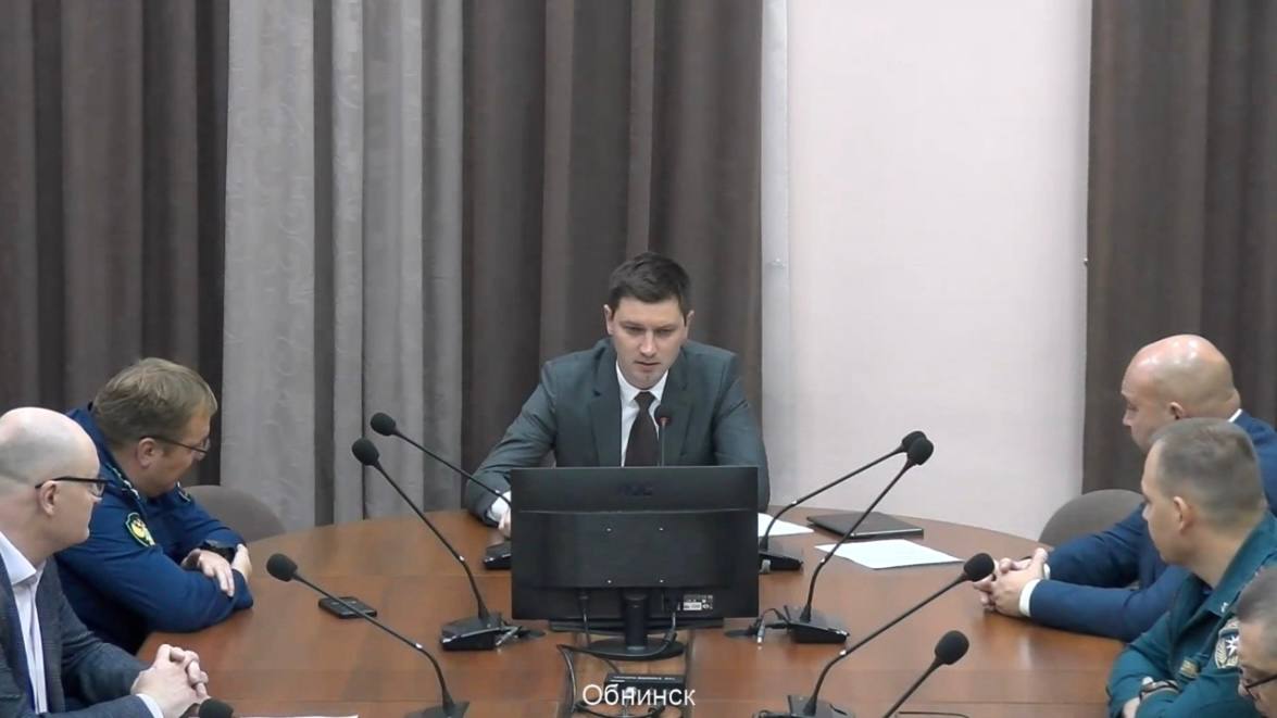 Количество жалоб от обнинцев на качество воды снизилось Об этом сегодня сообщил врио главы наукограда Стефан Перевалов который принимал участие в заседании областного правительства Под конец прошлой недели жители массово жаловались на качество воды в городе Причина как мы писали ранее и сообщали официальные лица работы на сетях водоснабжения Я сегодня с утра пообщался с жителями прокомментировал ситуацию Перевалов Количество жалоб снизилось Работы продолжаются Присоединяйтесь к Народу Обнинска