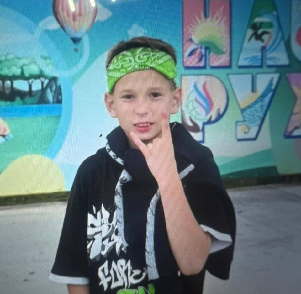 В Орске пропал ребёнок 11-летний Данил ушёл из дома вчера вечером, 8 июня. С того момента о нём ничего не известно. Приметы: рост около 155 см, телосложение среднее, глаза карие, волосы русые. Особая примета: родимое пятно на икре правой ноги. Был одет: белая кепка, чёрная футболка, широкие чёрные джинсы с надписями, кроссовки Nike. Информацию о мальчике ждут в полиции: 8 3537 29-52-00 или 02. Оренбуржье