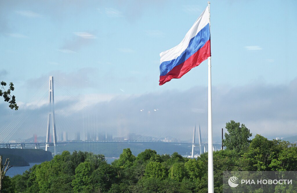 В Госдуму внесли законопроект о постоянном размещении флага России на объектах спорта Сейчас государственный флаг России обязан размещаться на зданиях организаций дополнительного образования и учреждениях молодежной политики Подписывайтесь на РИА Новости Спорт в MAX