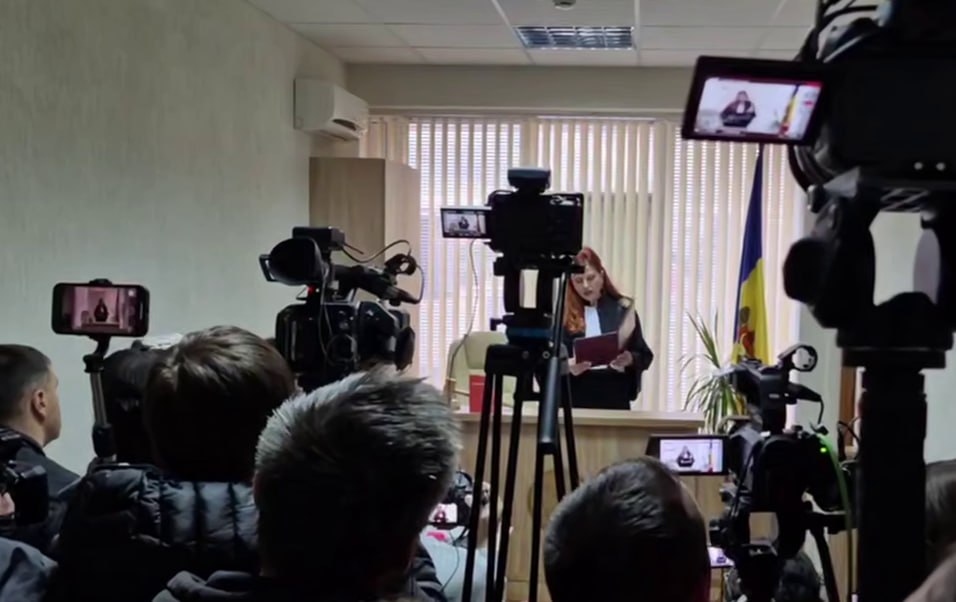 Суд в Кишинёве вынес наказание депутату парламента и одному из лидеров оппозиционного блока Победа Марине Таубер 7 лет и 6 месяцев лишения свободы в учреждении полузакрытого типа Таубер осудили по делу о незаконном финансировании бывшей партии Шор которую режим Санду объявил неконституционной в июне 2023 года