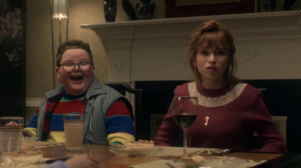 Пятый сезон Очень странных дел начали снимать без готового сценария финального эпизода Об этом рассказали сами братья Даффер в документальном фильме который вышел сегодня на Netflix В One Last Adventure The Making of Stranger Things 5 также раскрыли некоторые творческие споры создателей и показали прощание актеров после завершения съемок Кинопоиск Новости