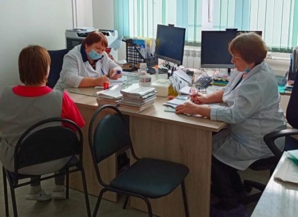 Минздрав придумал план для сокращения дефицита врачей в поликлиниках в 2025 году Мурашко пообещал закрыть вопрос на 95% уже в этом году Читать подробнее на сайте...