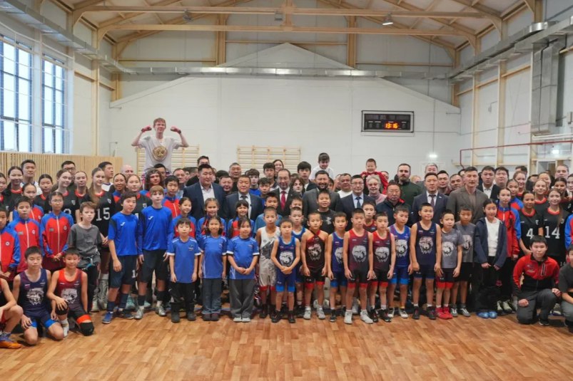 В Якутске открылся многофункциональный спортивный зал в микрорайоне Спортивный В открытии принял участие глава Республики Саха Якутия Айсен Николаев Читать подробнее на сайте