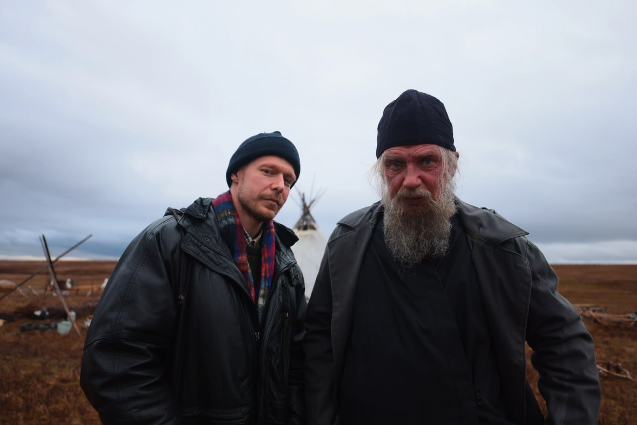 Цинга с Никитой Ефремовым в главной роли стала триумфатором фестиваля Зимний Картина Владимира Головнёва получила главный приз награду за лучший сценарий и лучшую мужскую роль Фильм рассказывает о молодом миссионере который в августе 1991 года отправляется на Ямал чтобы обратить местных оленеводов в православие Успех эксперимента должен обеспечить ему рясу а его наставнику возможность крестить коренные народы Только богоспасаемая миссия послушника оказывается под угрозой из за страшной болезни которая на Ямале является в образе красивой женщины Остальные лауреаты премии Лучший режиссёр Савелий Осадчий Мальчик птица Лучшая женская роль Маша Кошина Холодное сердце Лучшее визуальное решение оператор Антон Громов Навар Специальный диплом За свободу за свой счёт Свобода реж Евгений Лаврантьев Спецприз Зимний ВКонтакте Пастбище богов реж Анар Аббасов Спецприз от ВКонтакте участнику Кинорынка Самая умная улица в мире реж Иван Вдовин Владимир Головнёв Следуй за КИНОТВ