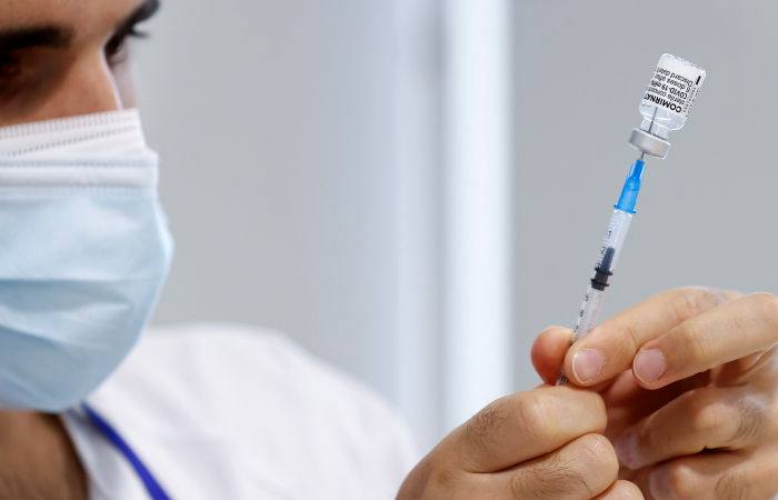 Ученые выяснили что вакцина от ковида помогает против рака Вакцина удивительным образом прокачивает иммунитет У людей заболевших раком и привитых от ковида выживаемость выросла в 5 раз Сейчас препарат активно трестируют в терапии рака veraafanasyeva