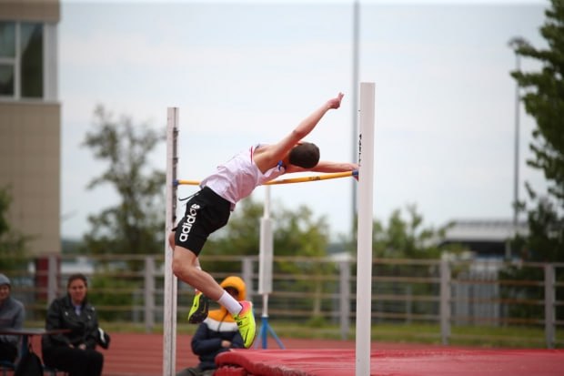 В Волгограде пройдет Всероссийский турнир на призы Елены Слесаренко XXI легкоатлетический турнир состоится 7 декабря в манеже Волгоградской государственной академии физкультуры Об этом сообщила администрация Волгограда В соревнованиях которые в этом году получили статус всероссийских будут участвовать юные спортсмены из Волгоградской Астраханской Саратовской Ростовской и Липецкой областей а также Ставропольского края В состязании примут участие 14 команд это 400 человек в возрасте от 14 до 20 лет Спортсменам предстоит показать себя в таких дисциплинах как бег на разные дистанции тройной прыжок прыжки в длину и высоту толкание ядра и троеборье