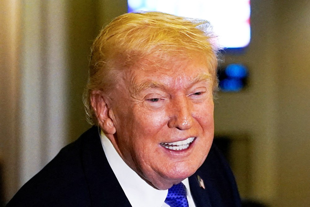 Аэропорт имени Трампа Палата представителей американского штата Флорида одобрила переименование воздушной гавани в Палм Бич где находится резиденция президента США Голосование завершилось с таким результатом за 81 законодатель против 30 Теперь необходимо одобрение регионального сената после чего документ подпишет губернатор Рон Десантис Трамп вложил много денег в модернизацию инфраструктуры аэропорта напомнила член палаты представителей Ким Кендалл Подписаться на РГ в Telegram Читать нас в MAX