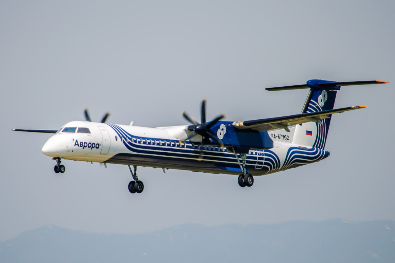 Открыта продажа билетов на дополнительный авиарейс по маршруту Ноглики Хабаровск в конце декабря  Вопрос о нехватке авиабилетов до Хабаровска подняли жители Ноглик на встрече с губернатором Валерием Лимаренко которая состоялась в ноябре По поручению главы региона областной минтранс совместно с перевозчиком проработал вопрос об организации дополнительного рейса Ноглики Хабаровск накануне новогодних каникул Жители Ноглик рассказали что все билеты на эти рейсы давно раскуплены и не все желающие смогут улететь в Хабаровск или вернуться домой перед праздниками Авиакомпания Аврора включила в свое расписание рейсы Южно Сахалинск Ноглики Хабаровск и обратно 30 декабря Перевозки по этому маршруту выполняются на судне DHC 8 300 вместимостью 50 пассажиров сообщил министр транспорта и дорожного хозяйства Максим Жоголев Напомним что Валерий Лимаренко посетил с рабочим визитом Ногликский район 11 ноября Губернатор проинспектировал несколько социально значимых объектов и провел встречу с местными жителями по итогам которой дал ряд поручений профильным министерствам limarenko official noglikiadm Фото Михаил Родин AuroraAirlines Мы в Telegram MAX