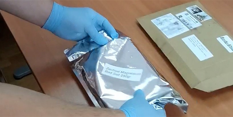 Контрабанда наркотиков и психотропных веществ в почтовых отправлениях обернулась 11 годами лишения свободы Кировским районным судом г. Ростова-на-Дону вынесен приговор в отношении 22-летнего жителя Ростовской области. Он признан виновным в совершении преступлений по п. «г» ч. 4 ст. 228.1, ч. 3 ст. 229.1, п. «а, б» ч. 3 ст. 228.1, п. «а, в» ч. 2 ст. 229.1 УК РФ. Подробнее — на сайте Южной транспортной прокуратуры. Фото: Интернет.