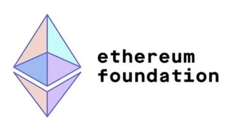 Новая команда Ethereum Foundation займётся ИИ и блокчейном Создана группа dAI Team цель которой объединить искусственный интеллект и блокчейн Основные направления работы команды включают Обеспечение платежей и сотрудничества между ИИ агентами без посредников Развитие открытых стандартов включая ERC 8004 для верификации ИИ агентов Руководитель проекта Давиде Крапис видит потенциал Ethereum как нейтральной платформы для координации действий ИИ систем