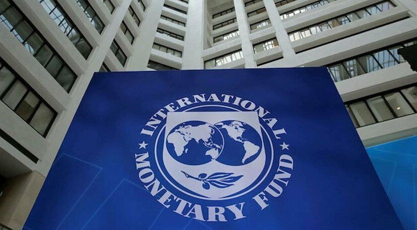 МВФ предупреждает что экономическая политика Китая наносит ущерб другим странам Международный валютный фонд призвал Китай переориентировать свою экономическую политику на модель роста основанную на потреблении ссылаясь на расточительство внутри страны и ущерб наносимый за рубежом   Руководители МВФ заявили что значительный профицит текущего счета Китая привел к негативным последствиям для торговых партнеров и подчеркнули необходимость большей гибкости обменного курса Фонд предположил что модель экономического роста Китая требует значительной трансформации культурной и экономической политики и призвал к всеобъемлющему и более решительному ответу включающему усиление макроэкономической поддержки и структурные реформы Источник Bloomberg chinastocksnet Если полезно поставьте лайк Китай Навигация по каналам  Акции  Облигации  Китай  Трейдинг  Новости  Клуб