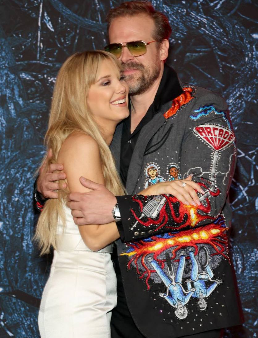 Милли Бобби Браун заявила о невыносимых условиях работы с Дэвидом Харбором Милли пожаловалась на издевательства и травлю со стороны коллеги В Netflix провели внутреннее расследование но его результаты не раскрывают Как пишет Daily Mail свою жалобу актриса направила еще до начала съемок последнего сезона ВПШ