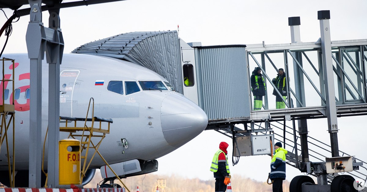 В правительстве утвердили инфраструктурный сбор за одного авиапассажира Кабмин опубликовал постановление в котором устанавливаются правила взимания инфраструктурного сбора с авиакомпаний Его стоимость на одного авиапассажира не будет превышать 150 рублей Плату введут для групп аэропортов она будет направлена на реконструкцию авиагаваней одного холдинга