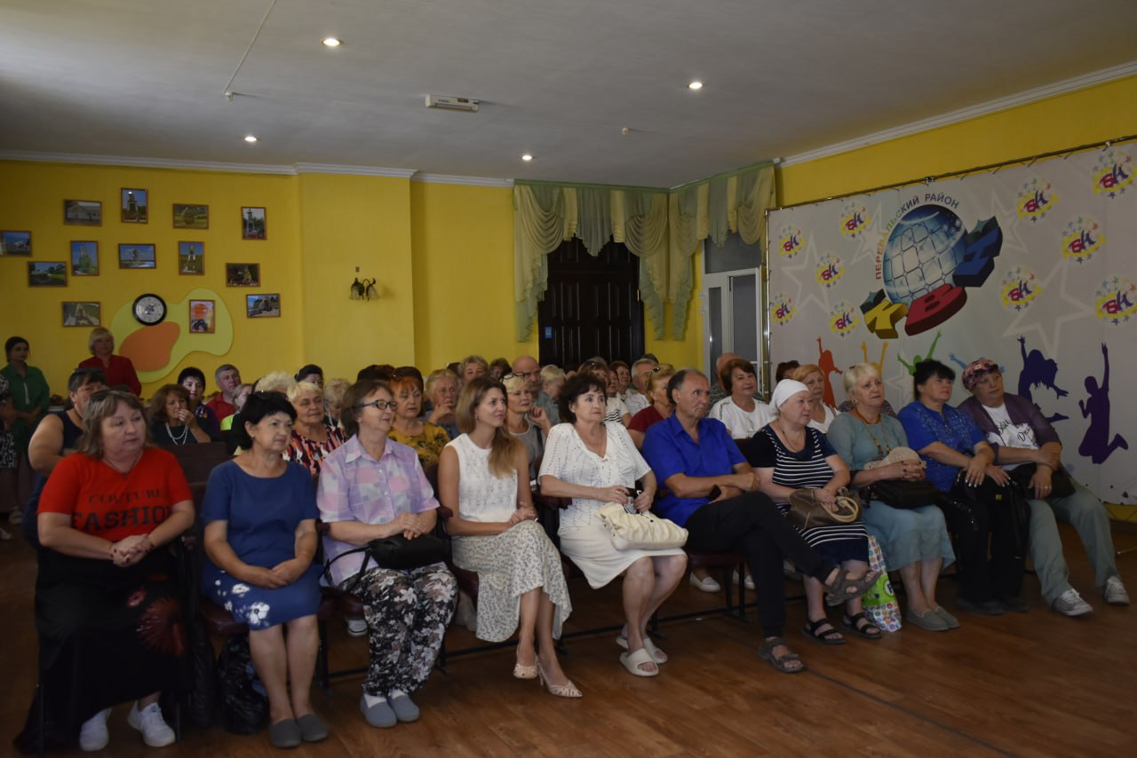 В Перевальске состоялась презентация проекта «Активное долголетие в ЛНР. Продолжение»  В Перевальске состоялось праздничное открытие проекта «Активное долголетие в ЛНР. Продолжение». Это исключительный шанс для перевальчан старшего возраста присоединиться к программе, ориентированной на поддержание их физического и психологического здоровья, а также на активное вовлечение в общественную жизнь.  Ранее проект уже был реализован в Луганске, Свердловске и Счастье. Перевальск стал одним из трех городов Республики, которые присоединятся к нему в 2025-2026 годах.             Подробная информация в ВК.