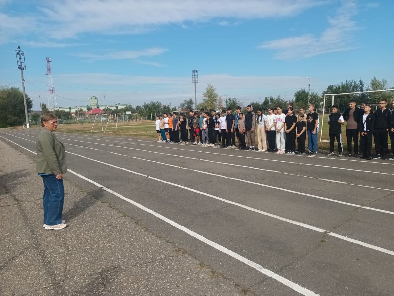 Сегодня на стадионе "Колос " прошло  первенство  Палласовского  муниципального района по 3-е борью "Шиповка юных".    В соревнованиях  приняли участие  учащиеся школ: 2,11,14,17, Эльтонской, Савинской, Прудентовской, Путьильичевской и Вишневской .  Ребята соревновались  в трёх видах: бег 60м, бег 500м  девушки  и 800м  юноши  и метание мяча.   Итог первых стартов нового учебного года, девушки: 1 место - СШ 11, 2 место - СШ 17, 3 место - Эльтонская СШ; юноши: 1 место - Эльтонская СШ,  2 место  - СШ  17, 3 место  - СШ 2.   Поздравляем всех спорсменов с достойными результатами!