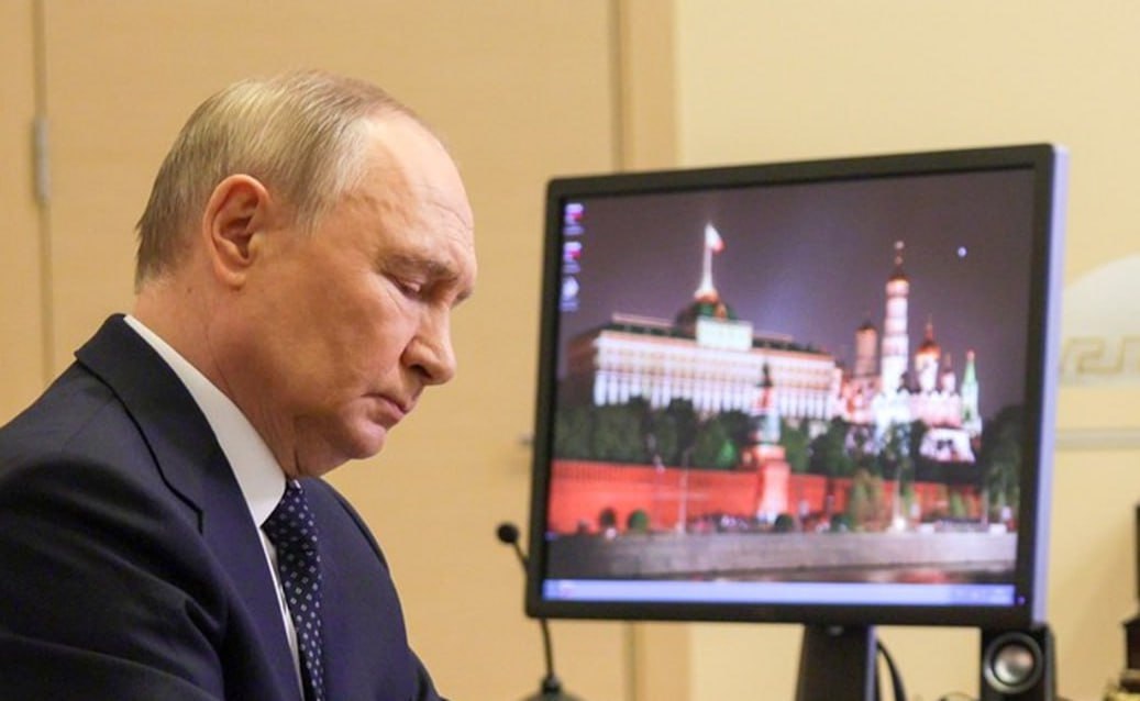 На рабочем компьютере Путина установлена устаревшая Windows XP, поддержку которой прекратили больше 10 лет назад.