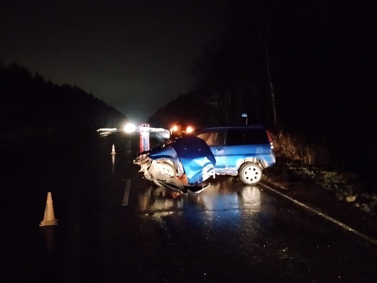 ДТП 9 ноября 2025 года в 20 часов 45 минут на 34 км автодороги Южно Сахалинск Корсаков произошло дорожно транспортное происшествие По предварительным данным 35 летний водитель находящийся в состоянии опьянения не имеющий права управления транспортными средствами управляя автомобилем Honda HR V не справился с управлением выехал на полосу встречного движения в результате чего совершил столкновение с автомобилем Nissan X Trail В результате дорожно транспортного происшествия водитель автомобиля Honda HR V получил телесные повреждения Проводится проверка ugibdd65