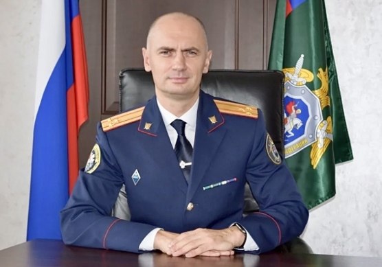 Путин назначил нового руководителя СУ СК Курганской области. Им стал полковник юстиции Сергей Степанов. До перевода он работал заместителем руководителя следкома по Хабаровскому краю и Еврейской автономной области. На этом посту в Кургане он сменил ио руководителя Александра Миненкова, который возглавлял ведомство после ухода генерала Богдана Францишко в Екатеринбург. : СУ СК России по Курганской области Главный политический канал Урала