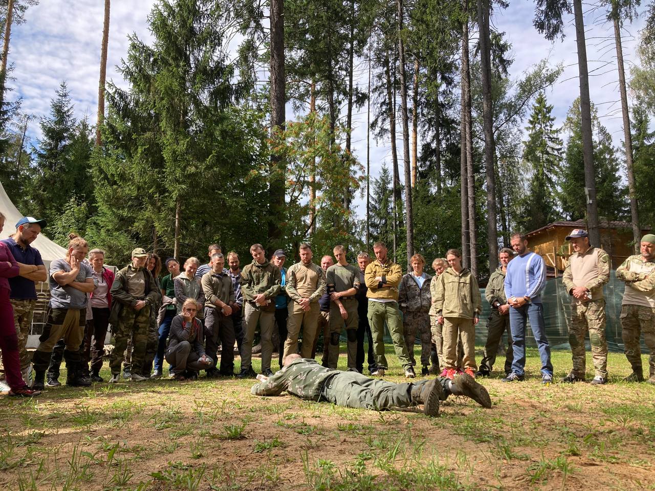 28-29 сентября в Новосибирске пройдёт курс-интенсив "Первая помощь при чрезвычайных ситуациях".  Курс направлен на формирование устойчивых практических навыков для оказания само- и взаимопомощи при различных возможных травмах/ранениях в самых разных ситуациях.  Будут рассмотрены и отработаны алгоритмы и комплексные  действия при падениях и переломах, при тепловых ударах, ожогах, переохлаждениях, обморожениях, обрушениях зданий, ранениях холодным и огнестрельным оружием, при взрывах и атаке коптера/fpv-дрона.  Ведущий курса - Александр, позывной «Ворчун»  Белгород . Инструкторская группа «Дружина».  Место проведения: Новосибирск, Бердское шоссе, 253, пейнтбольный клуб «Сталкер». 28-29 сентября 10:00-20:00. Стоимость: 10.000₽ Запись:    Проект «Технологии выживания» в Новосибирске Наше сообщество Вконтакте Обсуждения в нашем чате