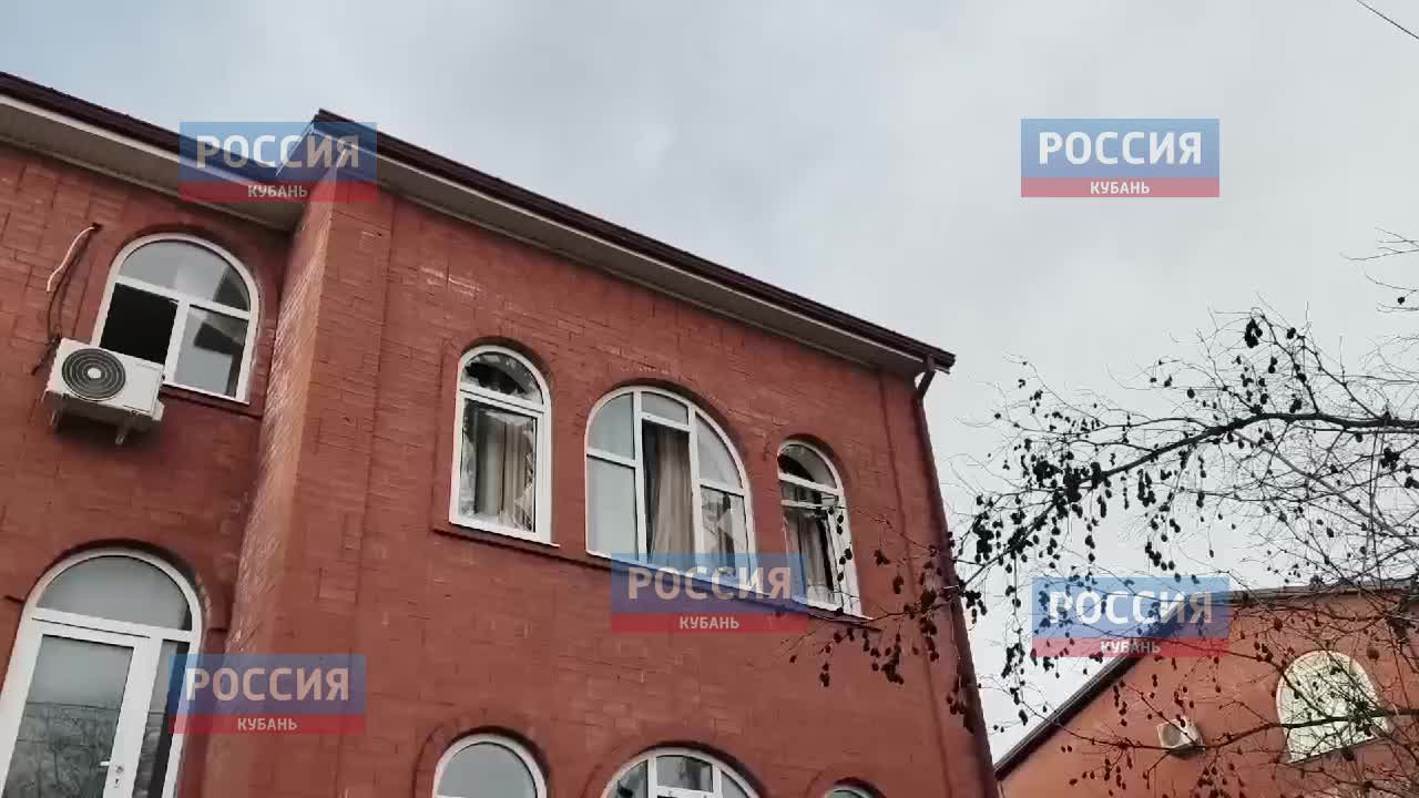 Осколки БПЛА повредили дома в Краснодаре, пострадавших нет