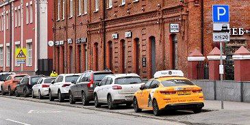 Ввести бесплатной парковку в Москве по субботам в течение этого лета предложили в Госдуме В 2025 в Москве всего 72 дня парковка бесплатная, из них: 22 дня — государственные праздники, 50 дней — падают на воскресенье. Кроме улиц с определенными тарифами и зон динамического тарифа. Подписывайтесь на — WhiteDirect