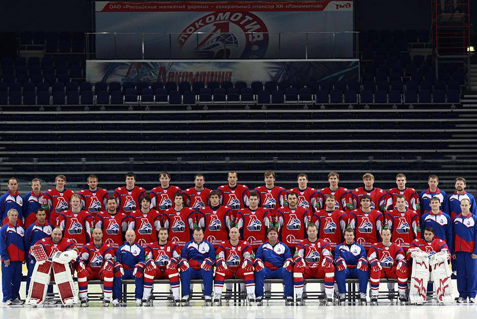 В 2011 году Ярославль постигла одна из самых страшных трагедий в истории российского спорта, когда весь основной состав «Локомотива» погиб в авиакатастрофе в местном аэропорту Туношна. Впервые в истории ХК «Локомотив» — обладатели Кубка Гагарина!! Кто Чемпионы? Мы Чемпионы!! Ярославль — хоккейная столица. Как минимум на этот год! Я ждал этого с 2003 года!!