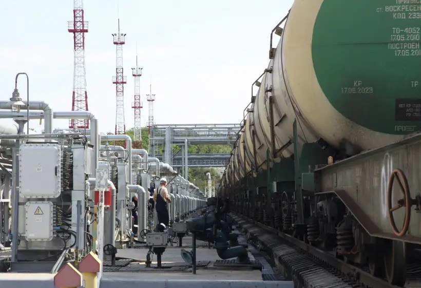 15 октября Правительство РФ обнулило пошлины на импорт нефтепродуктов из третьих стран но возможности для импорта ограничены инфраструктурой сообщил журналистам вице премьер Александр Новак